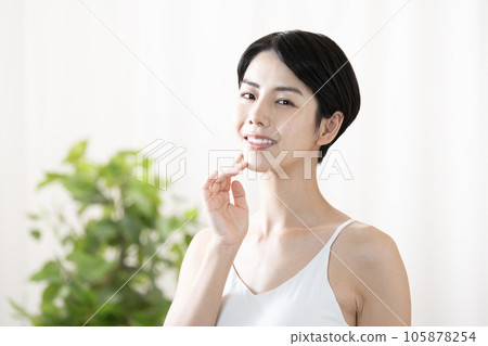 Beauty smiling woman Beauty smiling woman 105878254