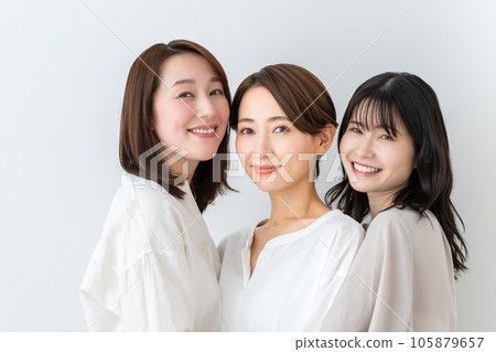 Middle-aged female beauty 105879657