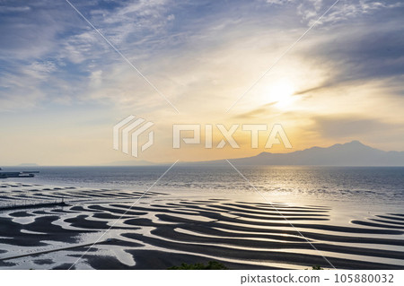 "Japan's Top 100 Beaches" Sunset at Okoshiki Beach and Ariake Sea "Japan's Top 100 Beaches" Sunset at Okoshiki Beach and Ariake Sea 105880032