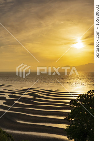 "Japan's Top 100 Beaches" Sunset at Okoshiki Beach and Ariake Sea 105880033