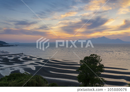 "Japan's Top 100 Beaches" Sunset at Okoshiki Beach and Ariake Sea "Japan's Top 100 Beaches" Sunset at Okoshiki Beach and Ariake Sea 105880076