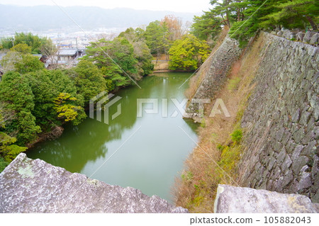 High stone wall and Nishiuchi moat of Iga Ueno Castle (Iga City, Mie Prefecture) 105882043