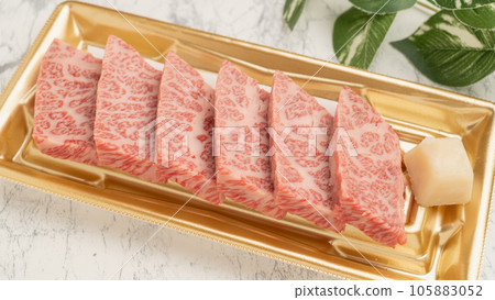 Image of domestic beef short ribs (with beef tallow) on a plastic tray Image of domestic beef short ribs (with beef tallow) on a plastic tray 105883052