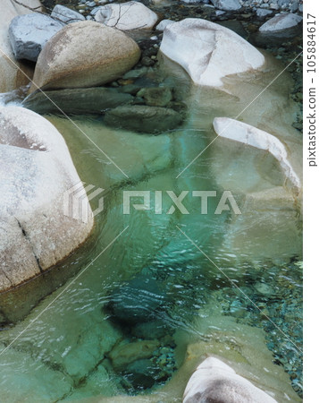 Minami Shinshu's clear stream "Atera River" Atera Blue 105884617