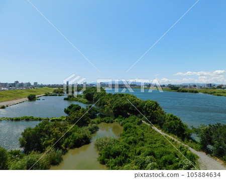 從菅原城北大橋看到淀川下游的景色（2023 年 8 月在大阪拍攝） 105884634