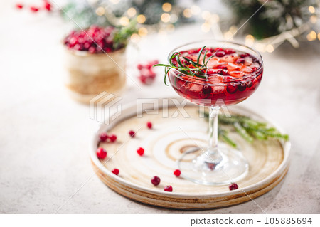 Refreshing drink with cranberries 105885694
