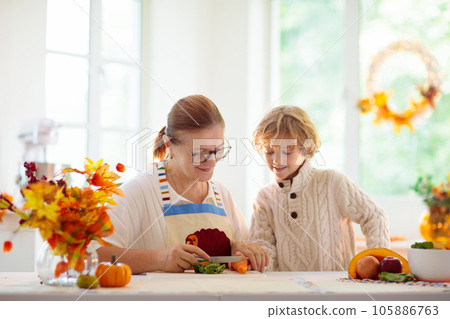 Family cooking Thanksgiving dinner Family cooking Thanksgiving dinner 105886763