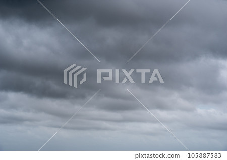 Image material [cloudy sky, dark sky, melancholy] 105887583