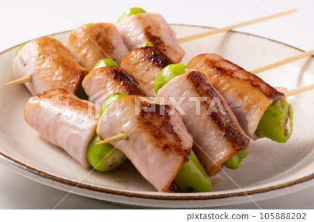 Green pepper ham roll 105888202
