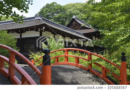 京都市左京區下鴨神社環橋和正殿 105888567
