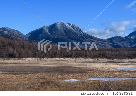 Taroyama seen from Odashirogahara in the morning 105888581