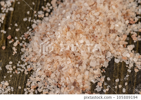 Pink natural salt on the table, close up 105889194