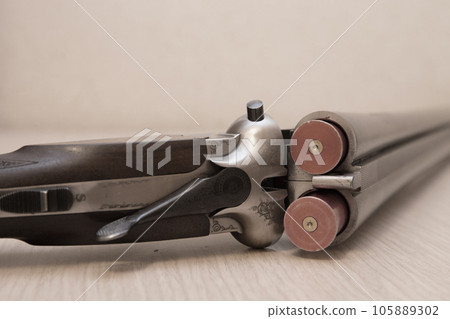 shotgun shotgun 105889302
