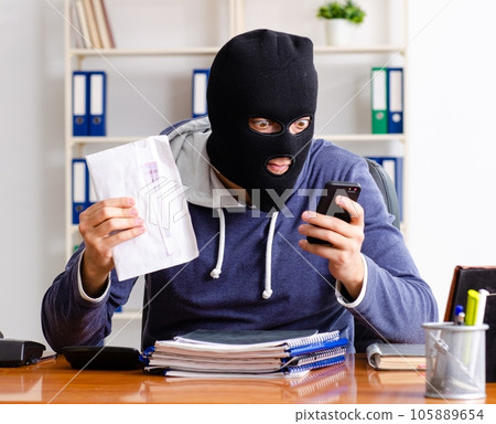 Male thief in balaclava in the office 105889654