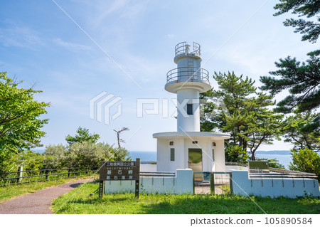 矗立在綠意盎然的大船渡市的“岩手縣”五石崎燈塔 105890584