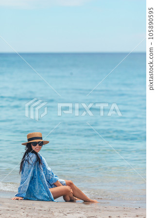 Young beautiful woman on beach vacation on Caribs 105890595