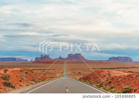 Scenic highway in Monument Valley Tribal Park in Utah 105890805
