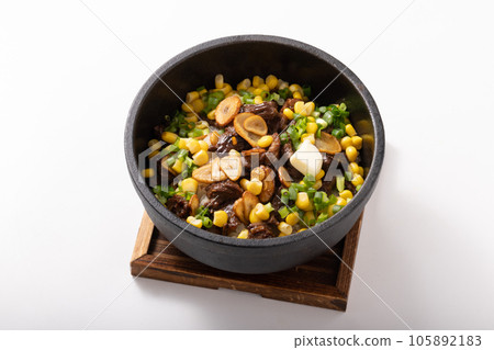 石烤牛肉蒜蓉飯(牛裙排) 石烤牛肉蒜蓉飯(牛裙排) 105892183