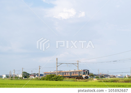 [關西本線] 穿越鄉村的快速列車三重 105892687