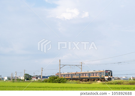 [關西本線] 穿越鄉村的快速列車三重 105892688