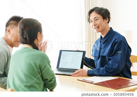 Worker showing an estimate Worker showing an estimate 105893456