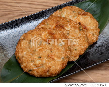 Deep-fried sakura shrimp Deep-fried sakura shrimp 105893871