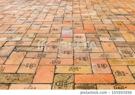 Refractory bricks paved Refractory bricks paved 105893898