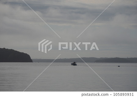 Morning sea and boats in Hamajimacho, Shima City Morning sea and boats in Hamajimacho, Shima City 105893931