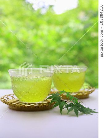 冷茶（綠茶，夏季圖像，垂直構圖） 105894216