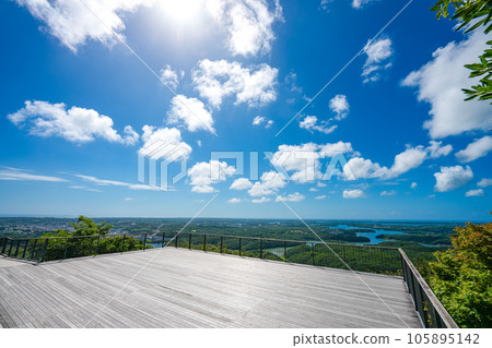 陽光明媚的夏日橫山天文台 105895142