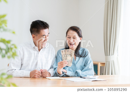 senior couple with money senior couple with money 105895290
