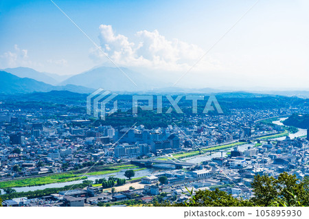 岡山縣津山市 從神南眉山展望台眺望津山市街景 105895930