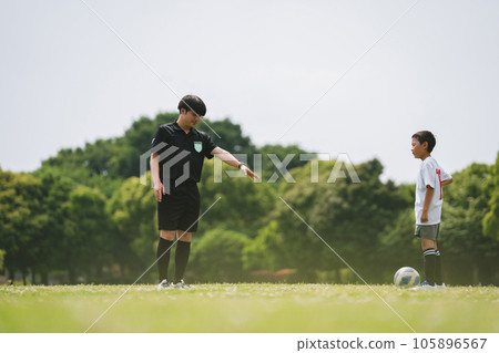 football, soccer, referee 105896567