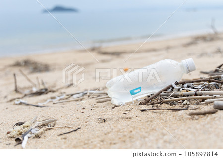 Garbage in the sea347 105897814