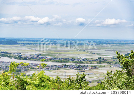 Countryside scenery in rural areas Countryside scenery in rural areas 105898014