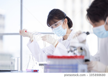 Research image Men and women working in the laboratory Research image Men and women working in the laboratory 105898680