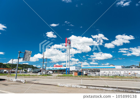 Komeri Home Center Entrance, Blue Sky in Summer, Nakahara, Uonuma City, Niigata Prefecture 105899138