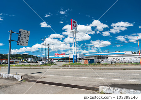 新潟縣魚沼市中原市小美宏大家居中心夏日藍天 新潟縣魚沼市中原市小美宏大家居中心夏日藍天 105899140