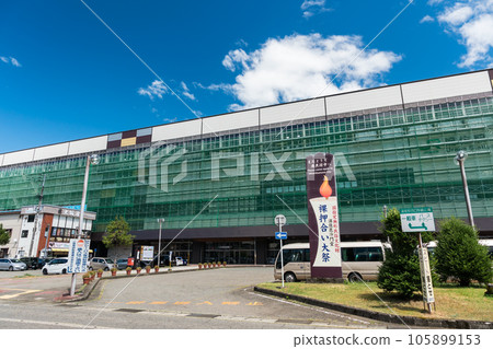 Urasa station west exit station building rotary, blue sky in summer, Urasa, Minamiuonuma City, Niigata Prefecture 105899153
