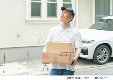 Home delivery transportation luggage male 105900348