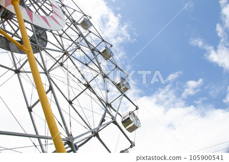 Ferris wheel of summer 105900541