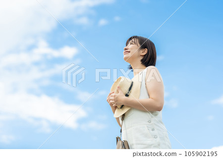 A woman who travels A woman who travels A woman who goes on a holiday 105902195