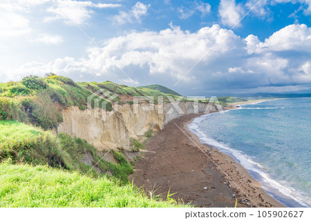 （北海道乙部町）藍天大海、白崖/白浦 105902627