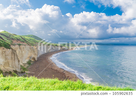 (Otobe Town, Hokkaido) Blue Sky and Sea, White Cliffs/Shirahura 105902635