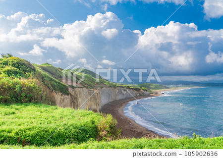 (Otobe Town, Hokkaido) Blue Sky and Sea, White Cliffs/Shirahura (Otobe Town, Hokkaido) Blue Sky and Sea, White Cliffs/Shirahura 105902636