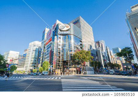 “東京”銀座數寄屋橋十字路口風景 105903510