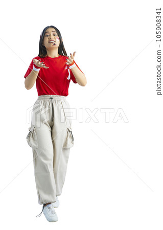 Indonesian girl celebrate Indonesian independence day on 17 August with a marbles race using a spoon 105908341