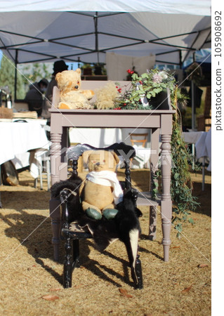 Flea market 105908692