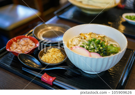 美味的讚岐烏冬面 美味的讚岐烏冬面 105909626