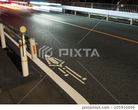 夜間自行車導航標誌 105910899